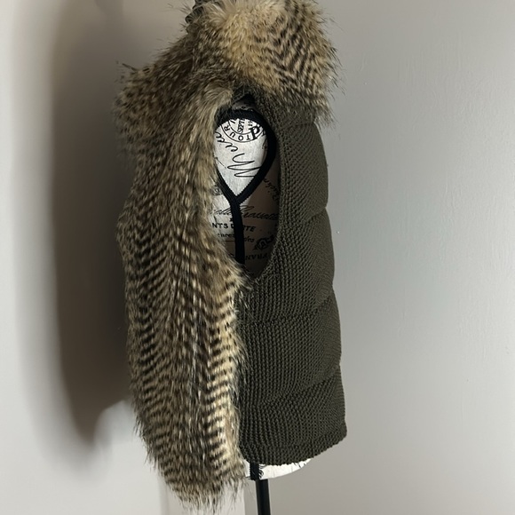 Faux Fur Vest in Black and Brown - Picture 4 of 15